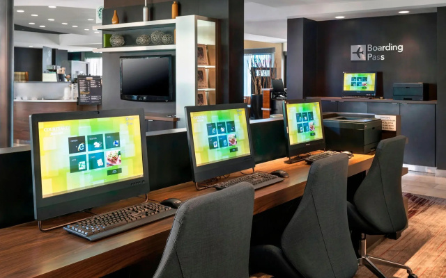 Courtyard by Marriott Newark Liberty International Airport