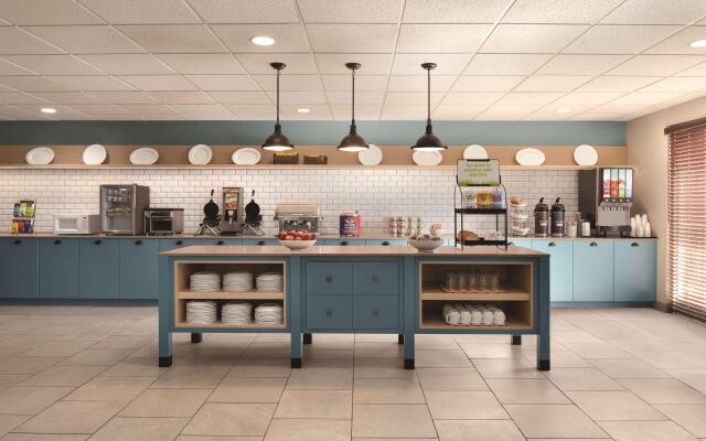 Country Inn & Suites by Radisson, Germantown, WI