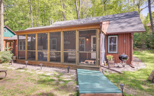 Cozy Wisconsin Getaway w/ Dock & Lake Access!
