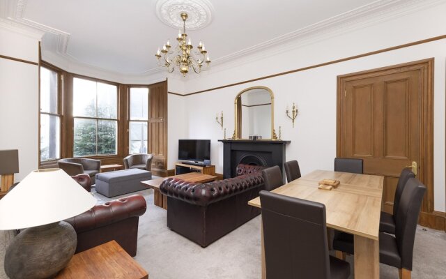 JOIVY 5 Bedroom Apt Near Meadows & George Square