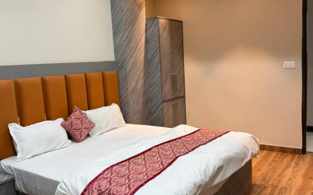 Oyo 18446 Hotel M9