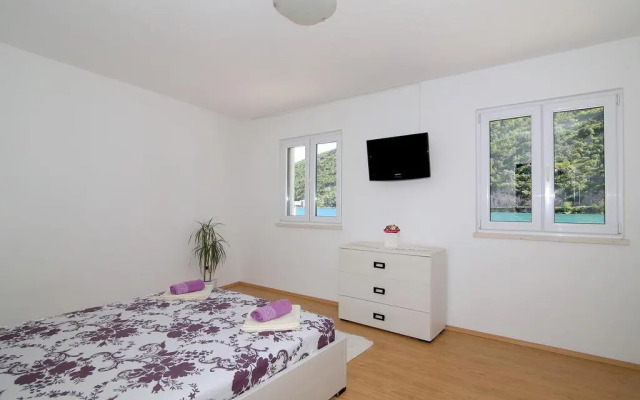 Apartment River Rose