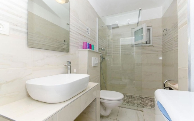 Apartment Lucija  - apartment with Pool: A1 Rogac, Island Solta