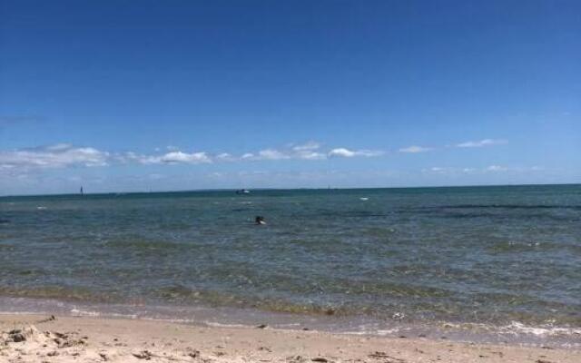Luxurious Bayside Retreat, 2 min walk to the beach