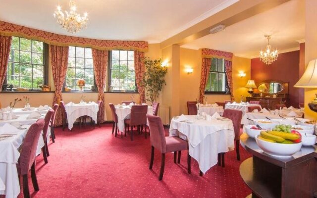 Alhambra Court Hotel