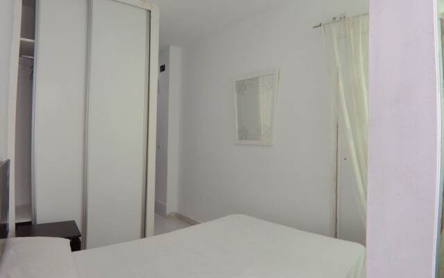 Estudio En Bajos Y Patio Int 4M2 En Puerta Del Angel Azbb1