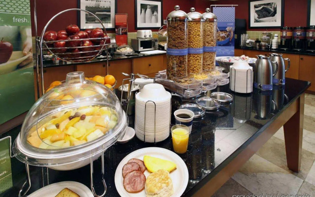 Hampton Inn & Suites Hartford/Farmington