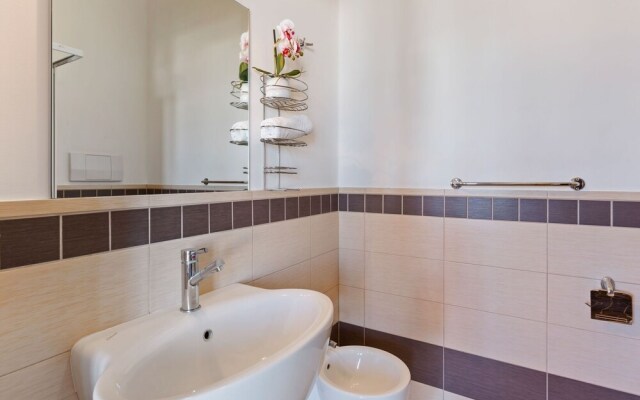 Upscale Apartment in Torre Melissa near Beach