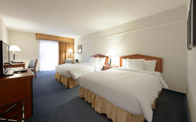 Toronto Don Valley Hotel and Suites