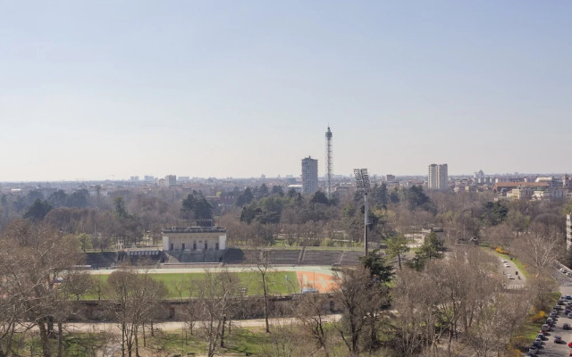 Skyline view Biancamano 1 bdr with balcony by Rentopolis
