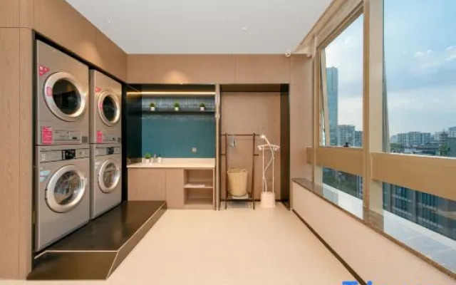 Yishang (Guangzhou Beijing Road Pedestrian Street Park Front Subway Station Store)