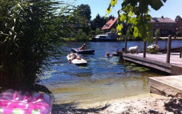 B&B Houseboat between Amsterdam Windmills