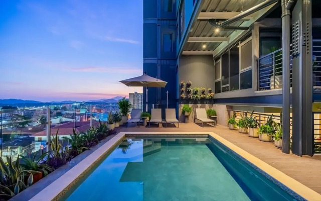 w Comfy 1BR w Perfect Balcony in Casco View