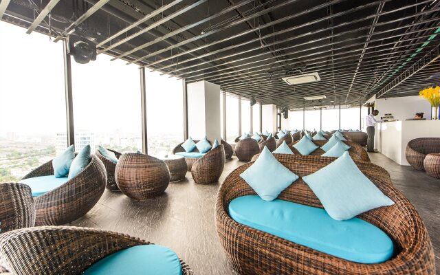 Yarra Ocean Suites Danang