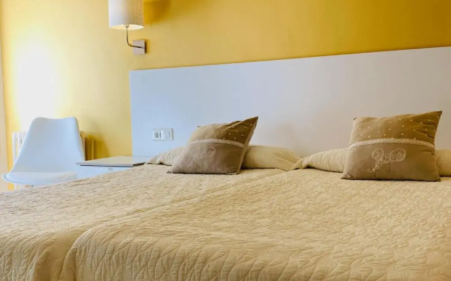 Hotel Llansola
