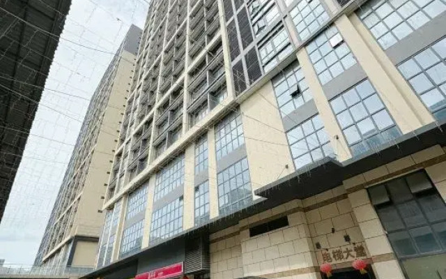 Strong family apartment