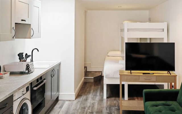 Reef Lodge Apartments