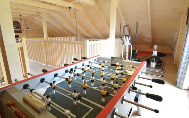 Sumptuous Chalet in Septon with Sauna & Hot Tub