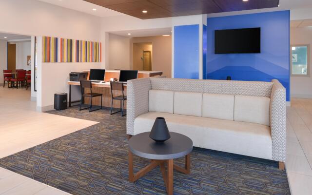 Holiday Inn Express & Suites Omaha - 120th and Maple by IHG