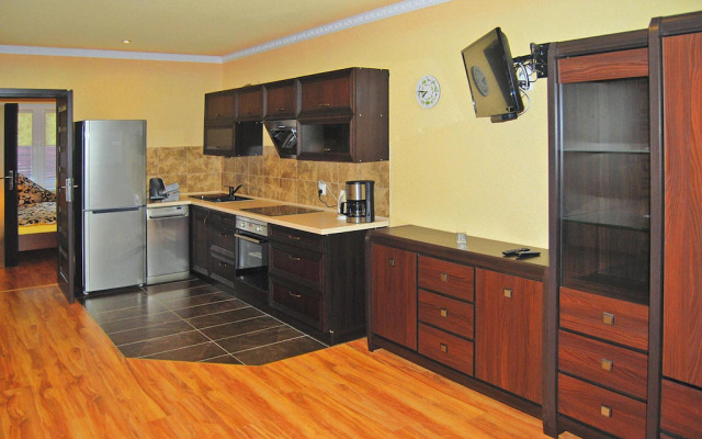 Terraced House With Pool and Sauna, Sieciemin