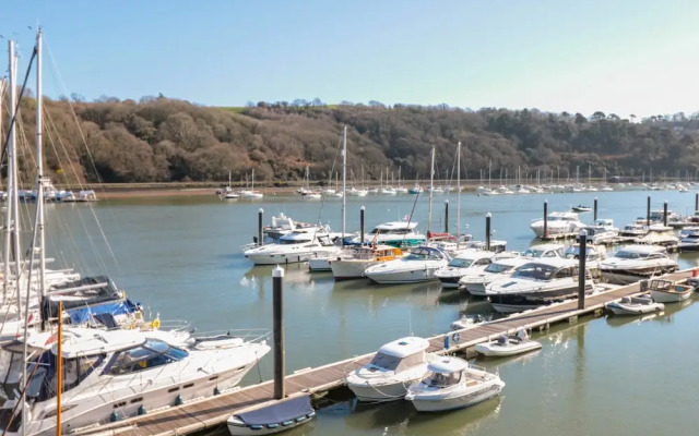 33 Dart Marina
