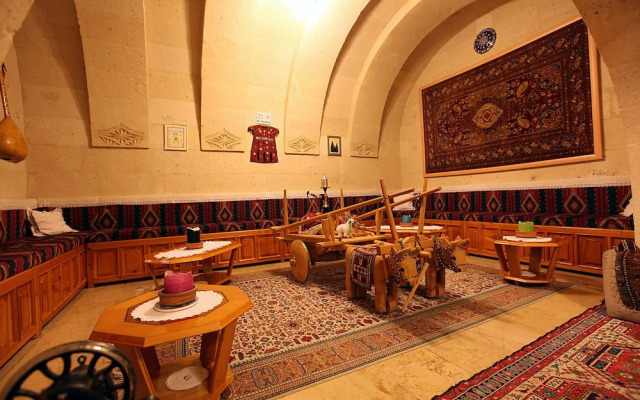 Kral Hotel