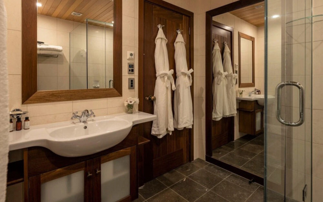 Cabot Lodge