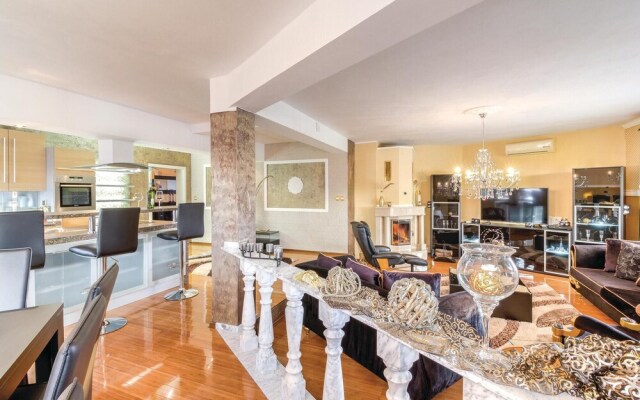 Awesome Home in Valtursko Polje With Wifi and 12 Bedrooms