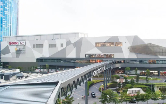 iCity 1Bedroom Apt Near Mall FREE PARKING & WIFI