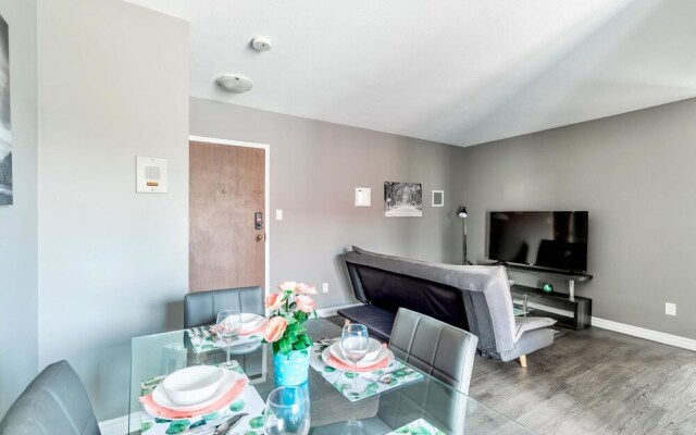 Stunning 2BR - King Bed Apt - Central Location