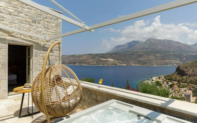 Trapela Limeni Luxury Suites