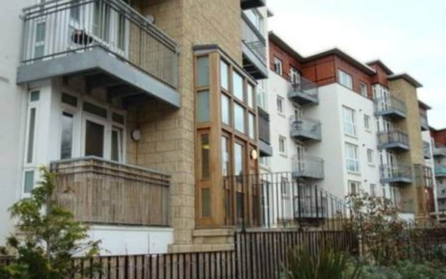 Modern Edinburgh Flat With Balcony