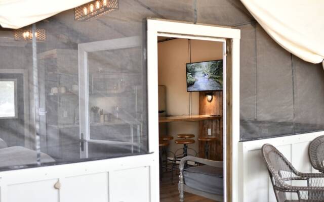 19 Son's Geronimo - Birdhouse Cabin