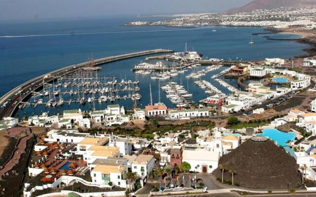 Villa Imogen with NEW HEATED SWIMMING POOL