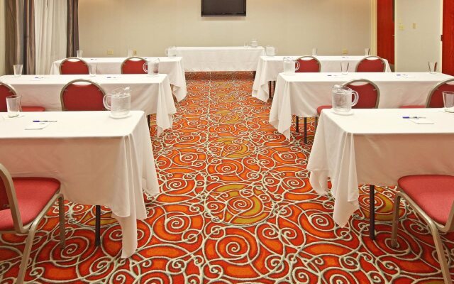 Holiday Inn Express & Suites West by IHG