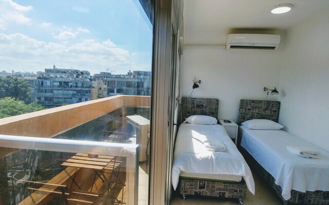 Jaffa's Penthouse Hostel