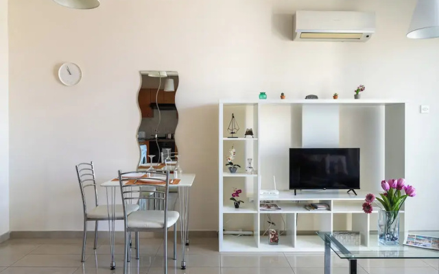 Glade - 1 BR Apt. & Balcony in Larnaca