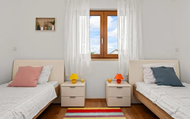 Holiday Home Mlačić