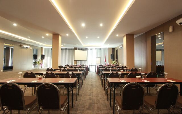 Viva Hotel Kediri, Azana Hotels Collection