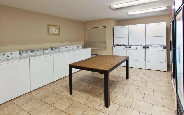 Sonesta Simply Suites Chicago Waukegan
