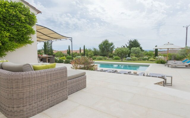 Stunning Villa With Heated Private Swimming Pool in Peaceful Location