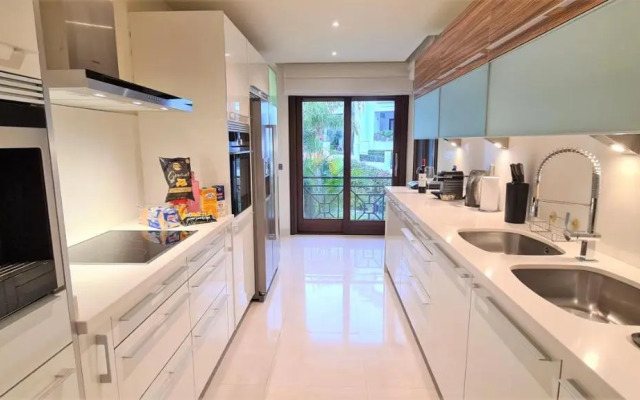LUXURY APARTMENT FRONTAL BEACH in Doncella Beach