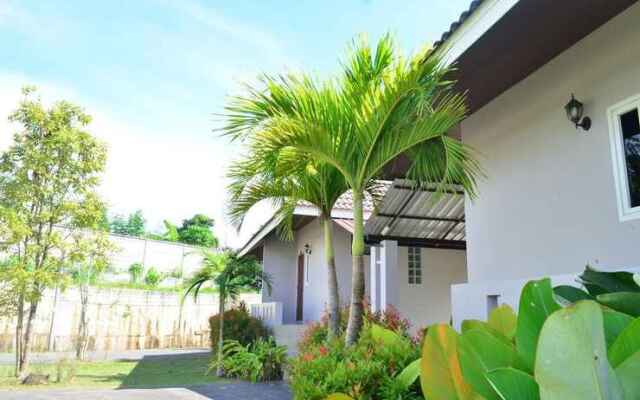 Baansuan Rimnam Resort