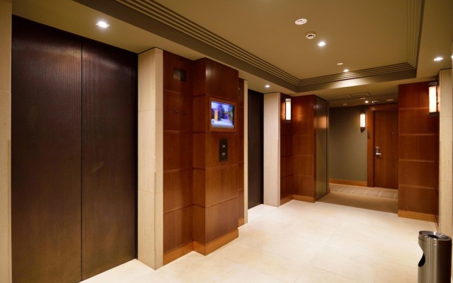 Elegant Apartment With City View