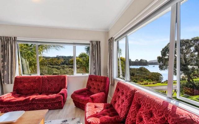 Ota Point Paradise - Whangaroa Holiday Home