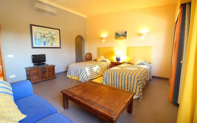 Casa Bruella - Walk to beach Pool WiFi and BBQ