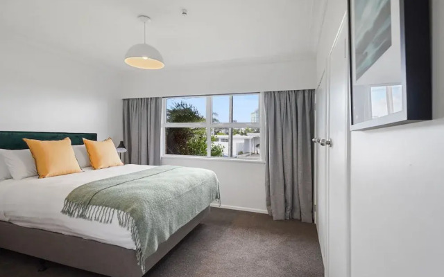Renovated Takapuna 2BR Apt - Parking
