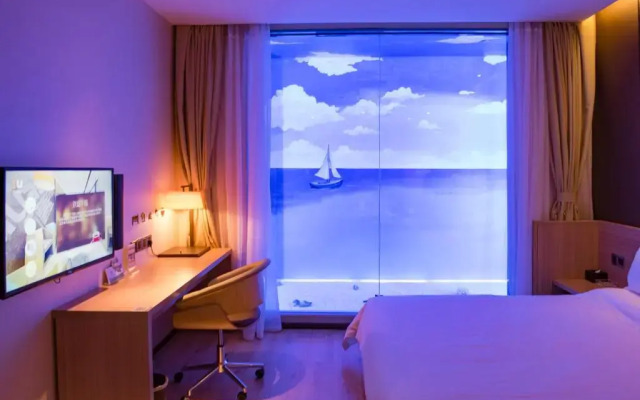 IU Hotel Chongzhou Qinhe Square