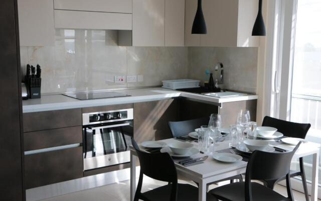 Wileg 4A Luxury Studio Apartment with Shared Swimming Pool.