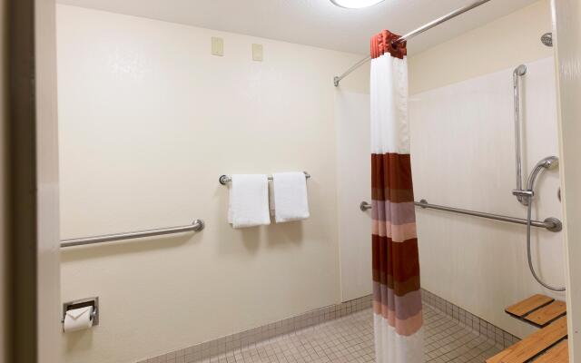 Red Roof Inn PLUS+ West Springfield